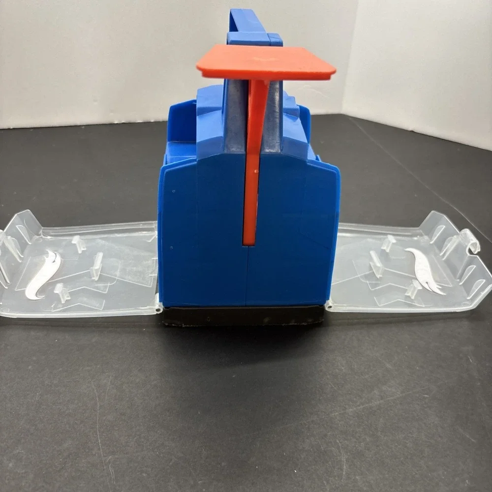 Hot Wheels Track Builder Display Launcher Carrying Case GCF92 - Holds 6 Cars